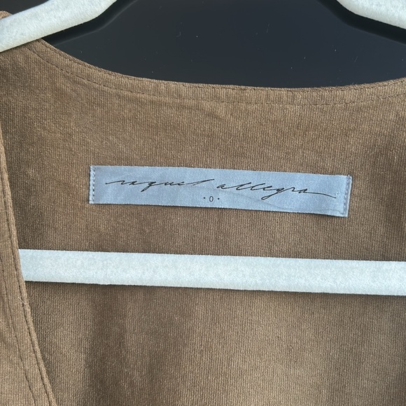 Raquel Allegra Button Sleeveless top in army green size 0/ small - Picture 3 of 8